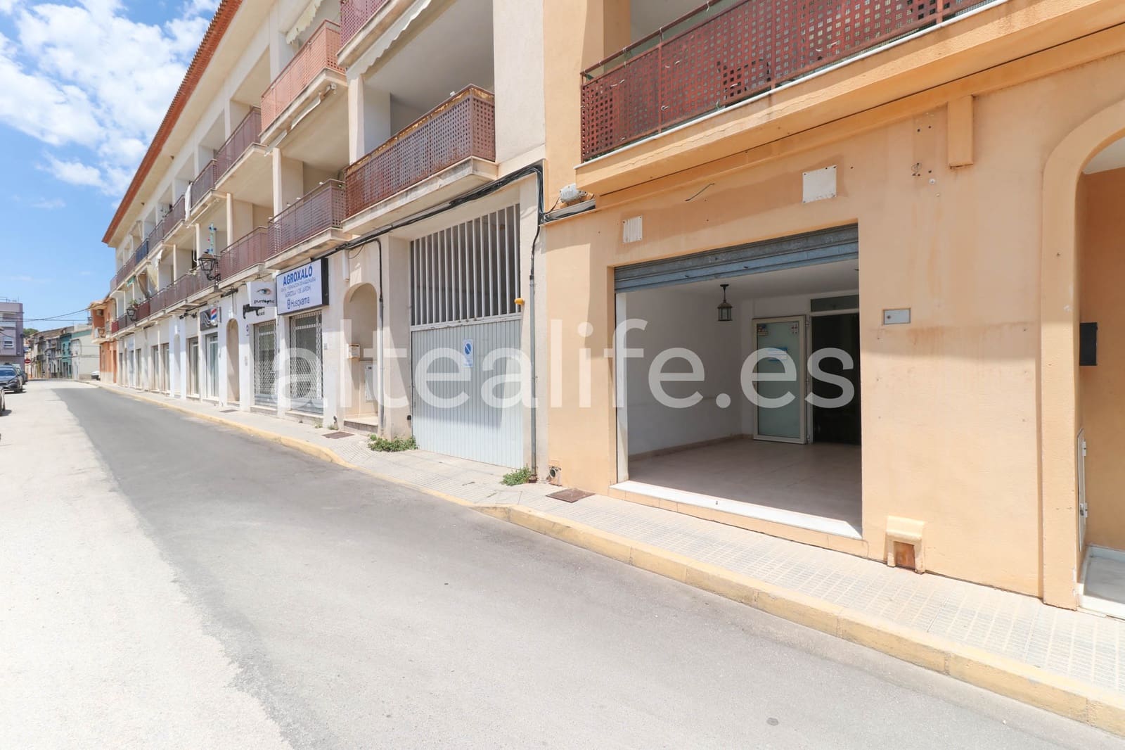 1 bedroom Commercial for sale in Jalon / Xalo with garage - € 75,000 (Ref: 8402320)