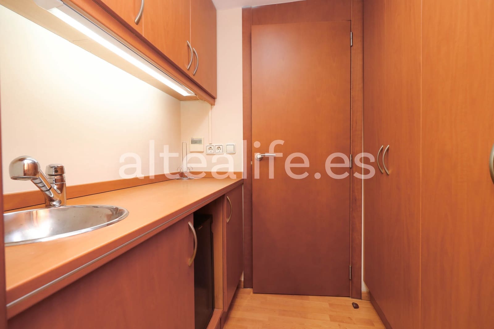 7 soveværelse Erhverv til leje i Altea - € 1.200 (Ref: 8420201)