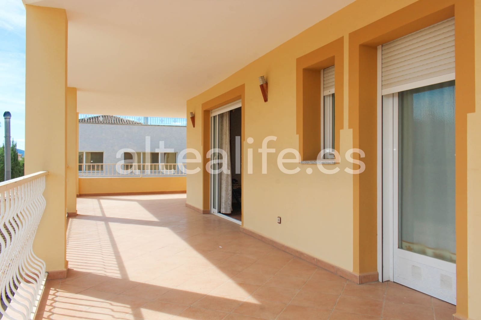 7 bedroom Townhouse for sale in La Nucia with garage - € 790,000 (Ref: 8568586)