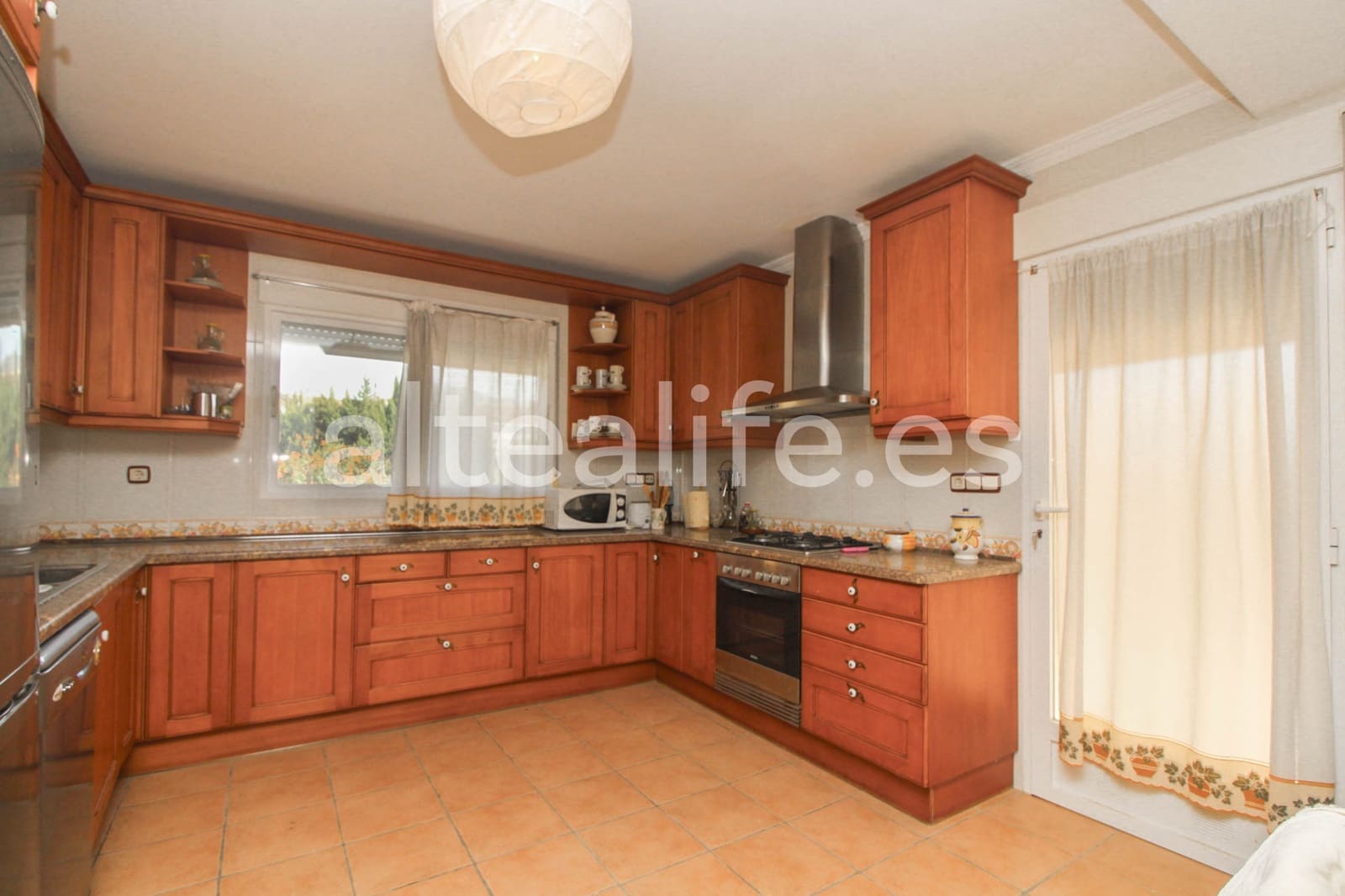 7 bedroom Townhouse for sale in La Nucia with garage - € 790,000 (Ref: 8568586)