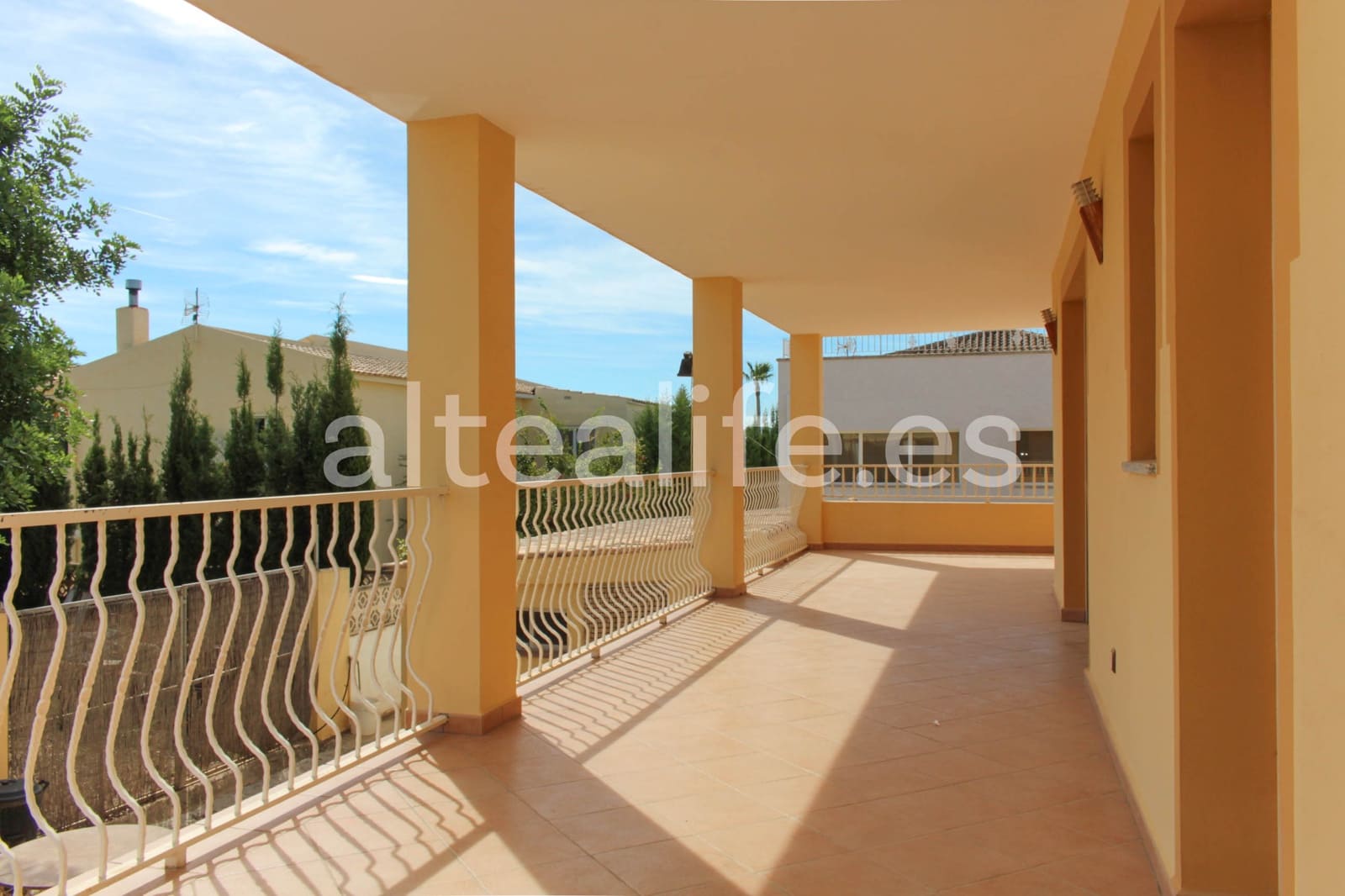 7 bedroom Townhouse for sale in La Nucia with garage - € 790,000 (Ref: 8568586)