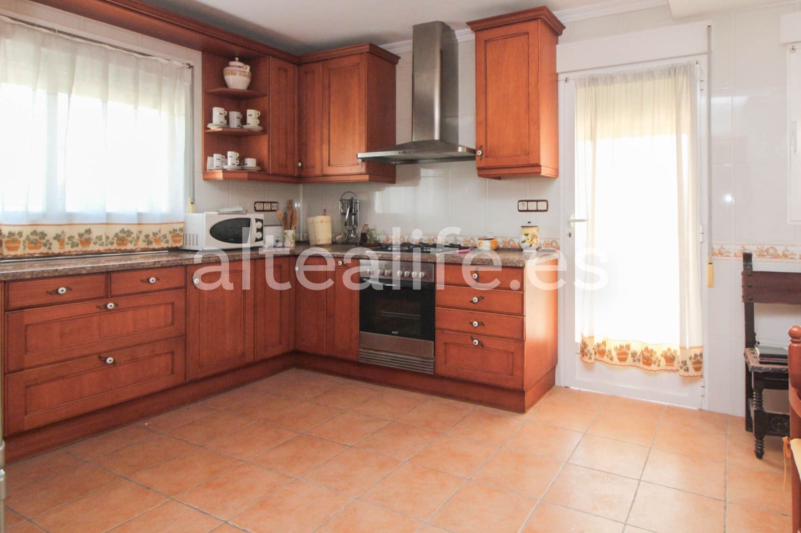 7 bedroom Townhouse for sale in La Nucia with garage - € 790,000 (Ref: 8568586)