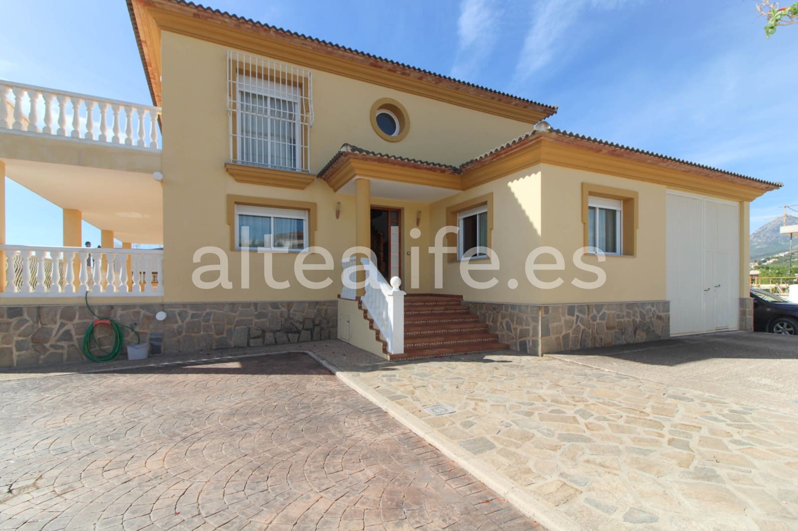 7 bedroom Townhouse for sale in La Nucia with garage - € 790,000 (Ref: 8568586)