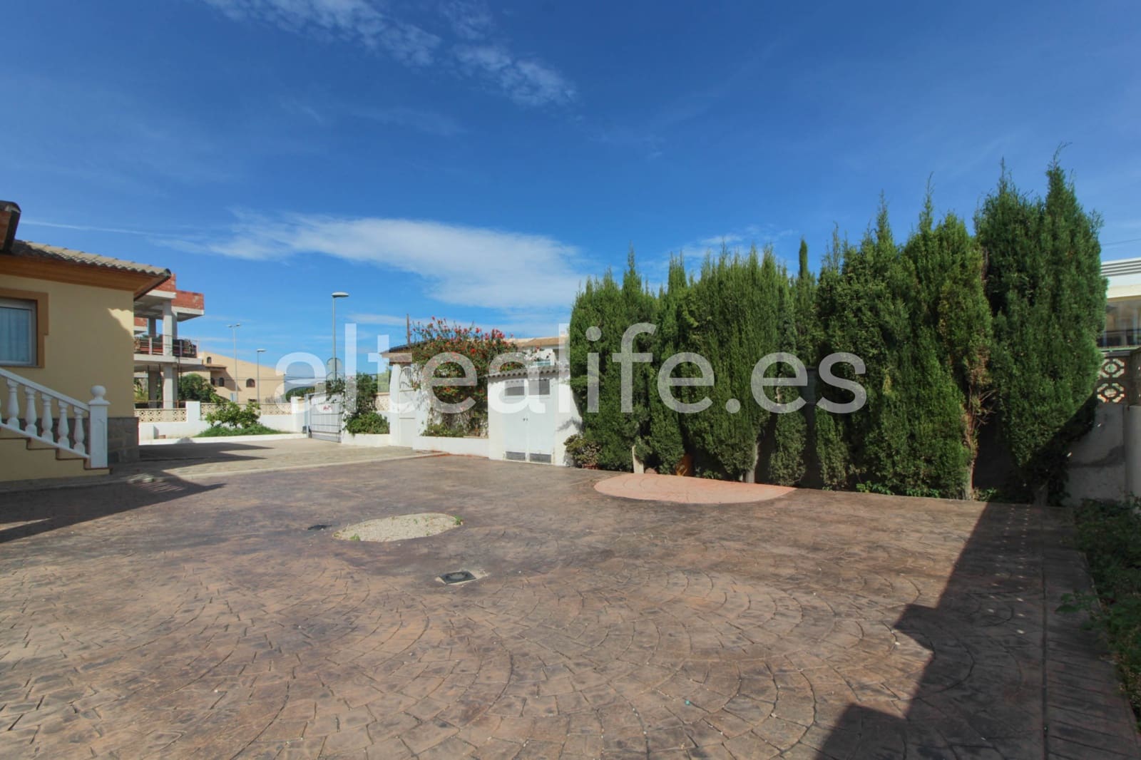 7 bedroom Townhouse for sale in La Nucia with garage - € 790,000 (Ref: 8568586)