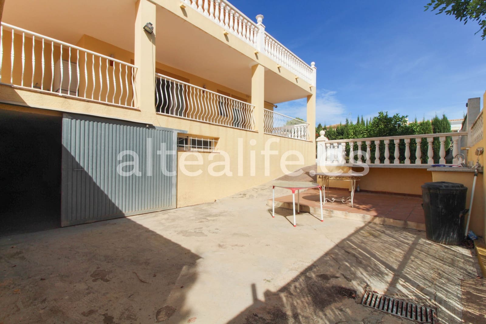 7 bedroom Townhouse for sale in La Nucia with garage - € 790,000 (Ref: 8568586)