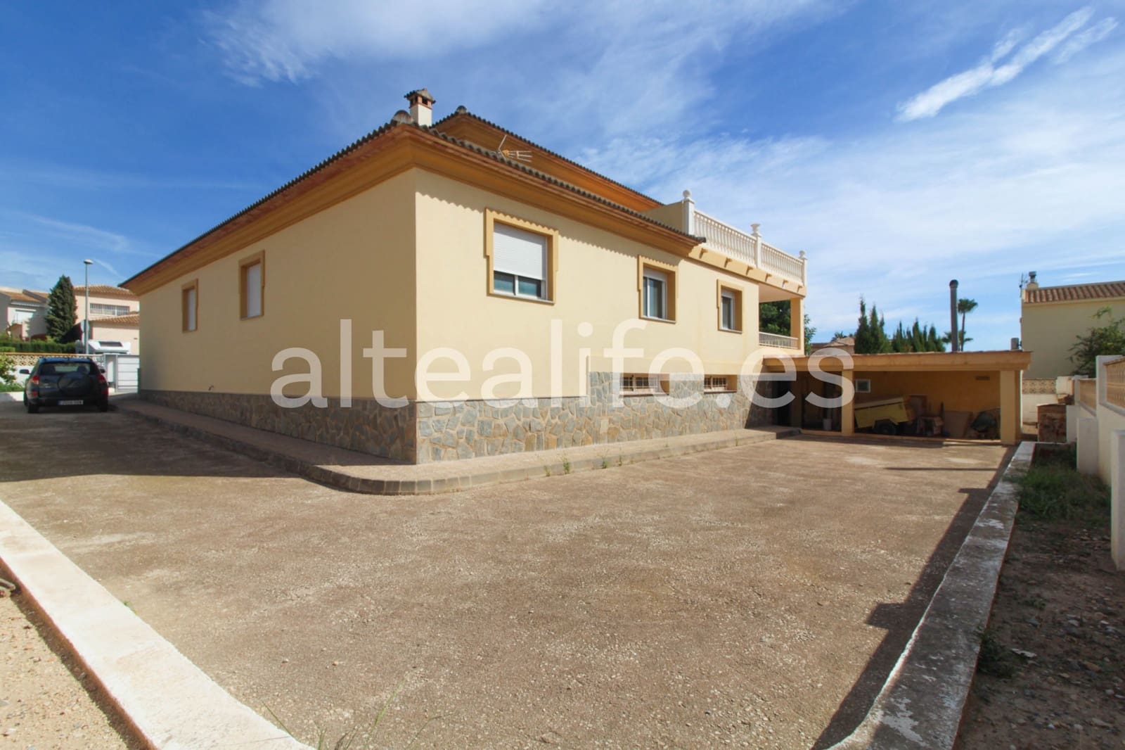 7 bedroom Townhouse for sale in La Nucia with garage - € 790,000 (Ref: 8568586)