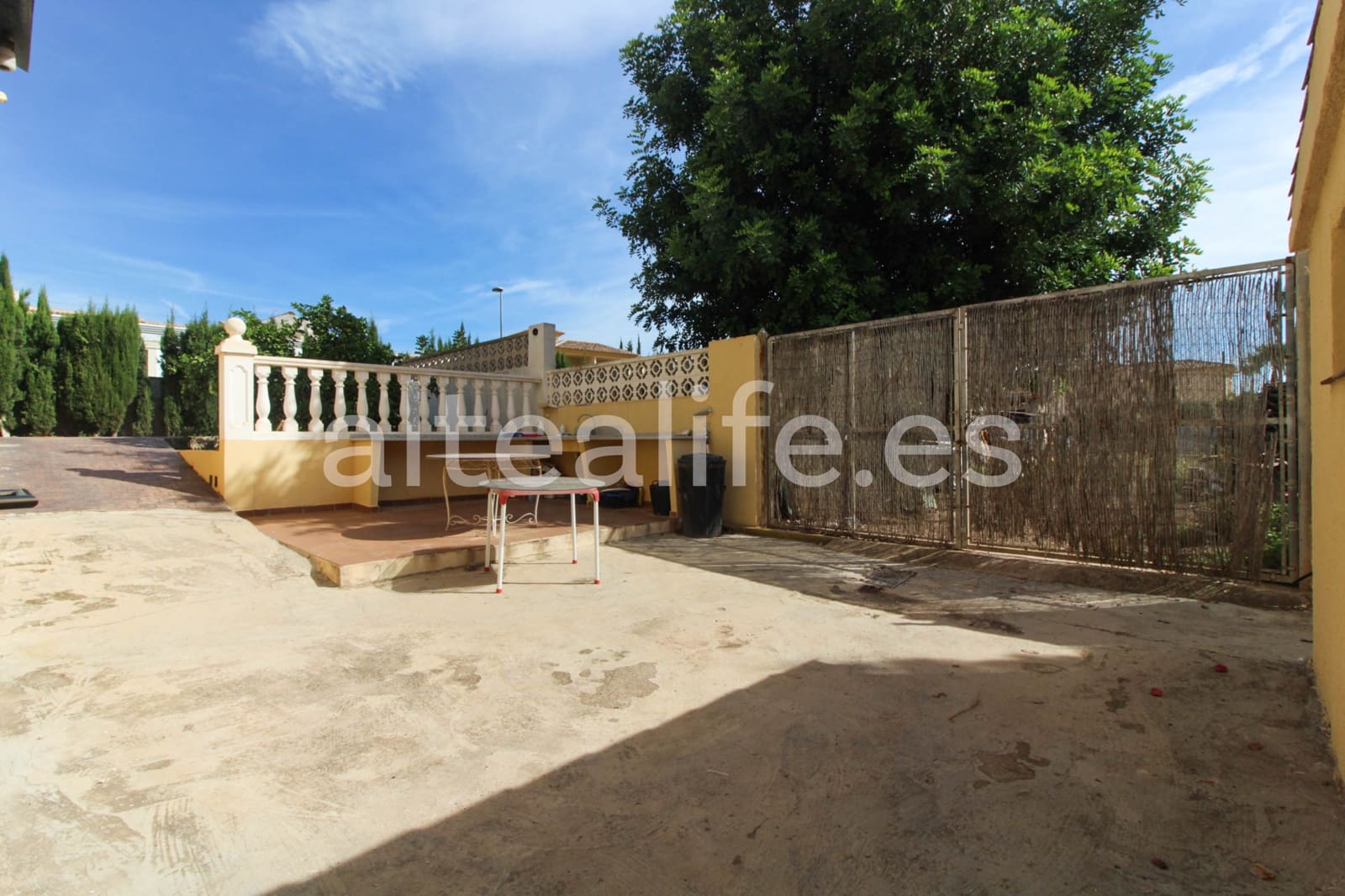 7 bedroom Townhouse for sale in La Nucia with garage - € 790,000 (Ref: 8568586)