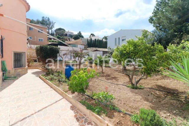 Chalet de 4 habitaciones en Pueblo - Urbanizaciones, Alfaz del Pi / L'Alfàs del Pi en venta con garaje - 440.000 € (Ref: 8903692)