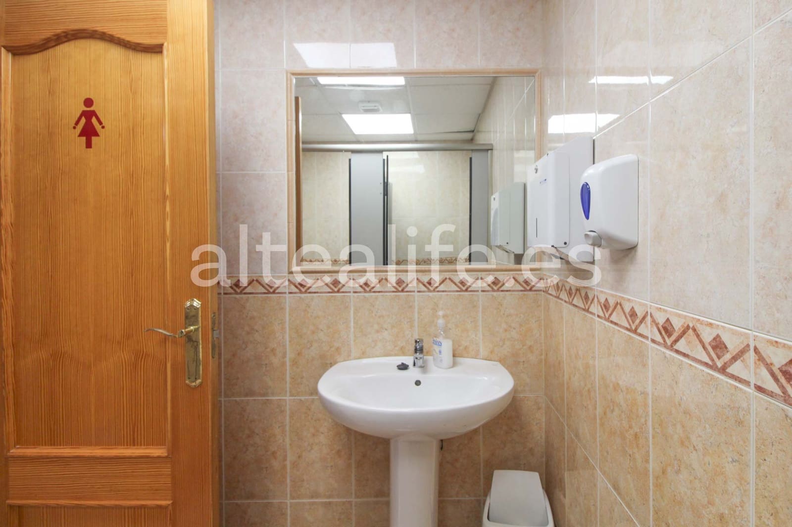 3 bedroom Commercial for sale in Altea - € 173,250 (Ref: 8914435)