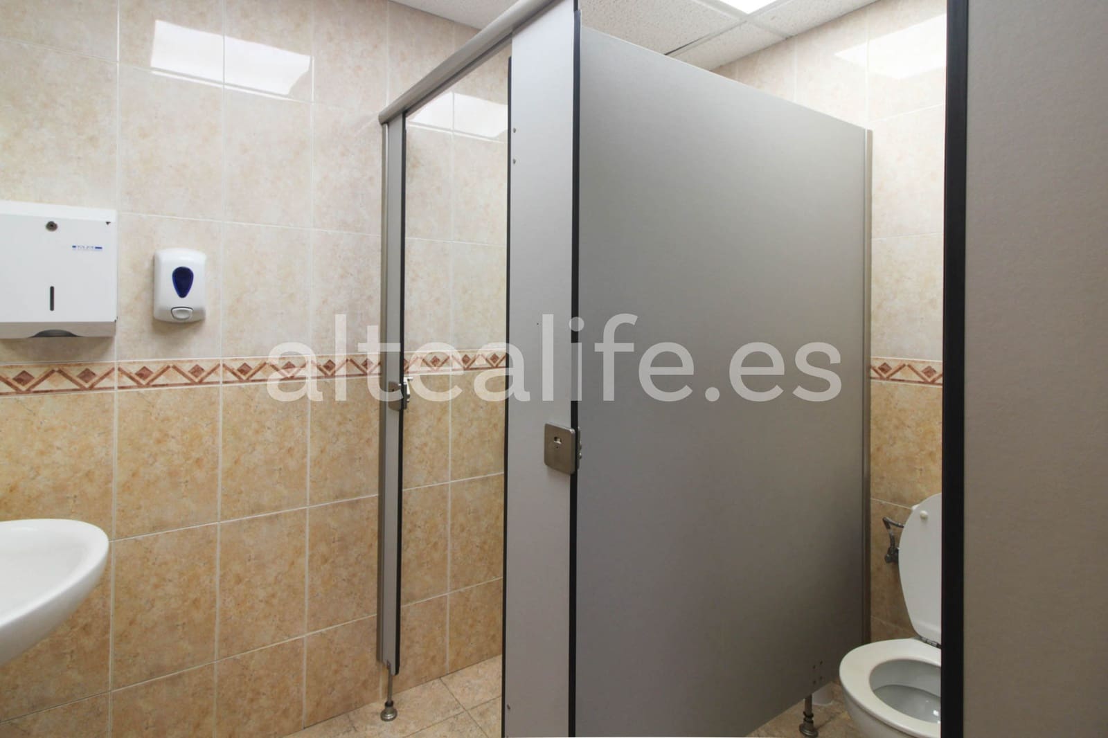 3 bedroom Commercial for sale in Altea - € 173,250 (Ref: 8914435)