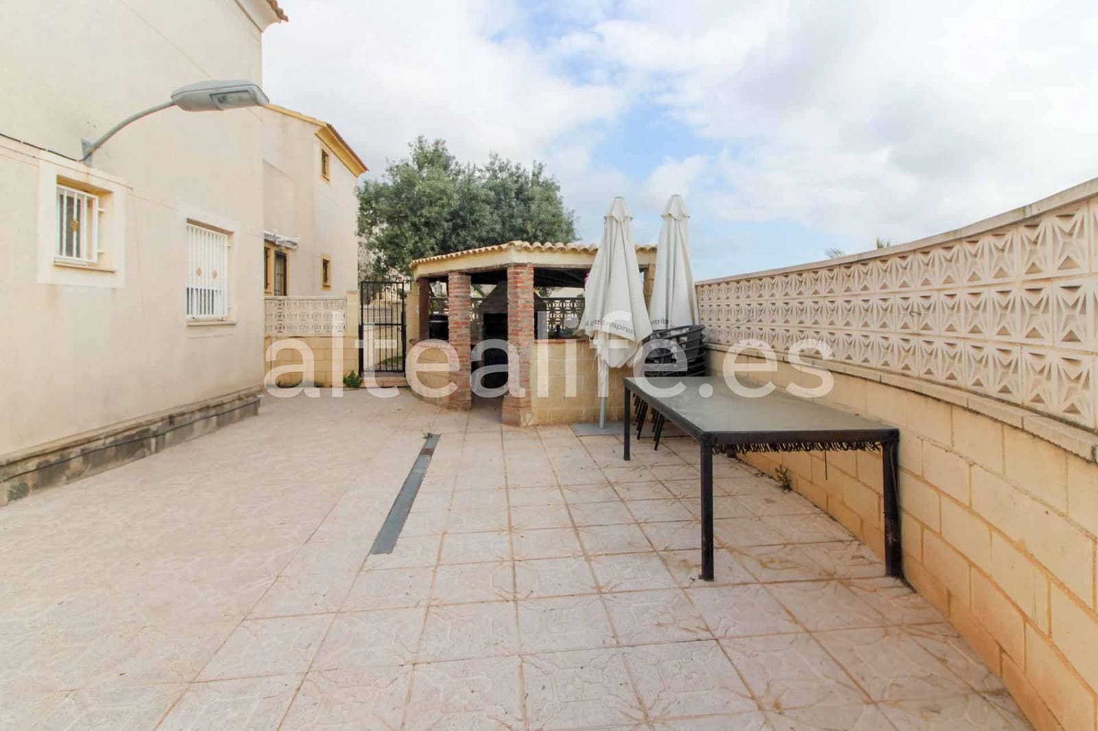 2 bedroom Villa for sale in Polop with pool garage - € 320,000 (Ref: 8937693)