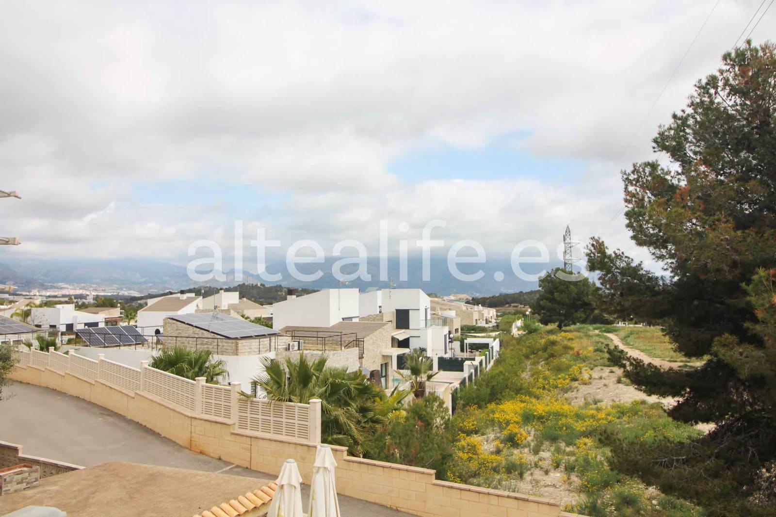 2 bedroom Villa for sale in Polop with pool garage - € 320,000 (Ref: 8937693)