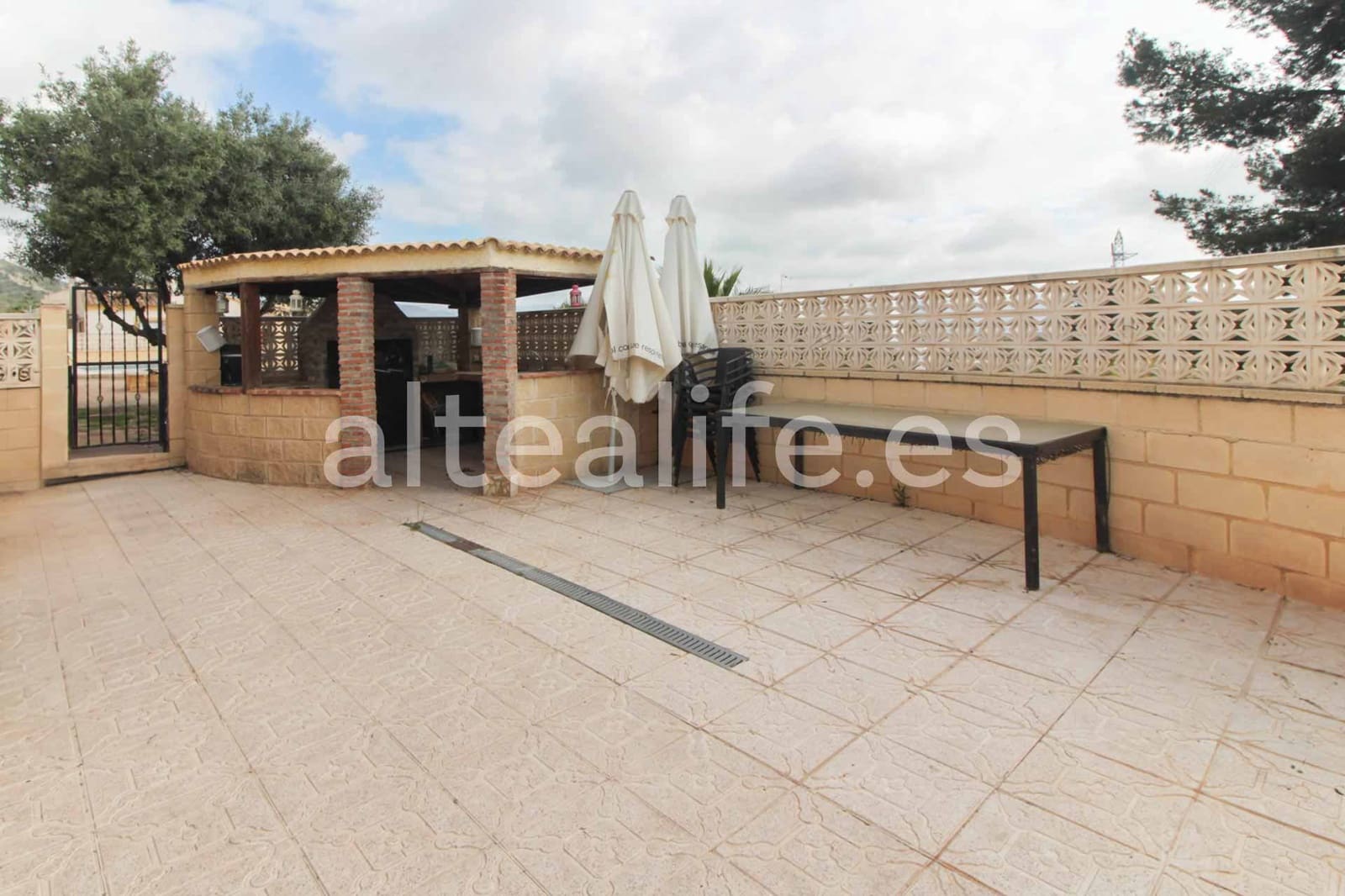 2 bedroom Villa for sale in Polop with pool garage - € 320,000 (Ref: 8937693)
