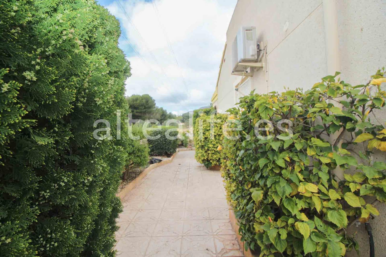 2 bedroom Villa for sale in Polop with pool garage - € 320,000 (Ref: 8937693)