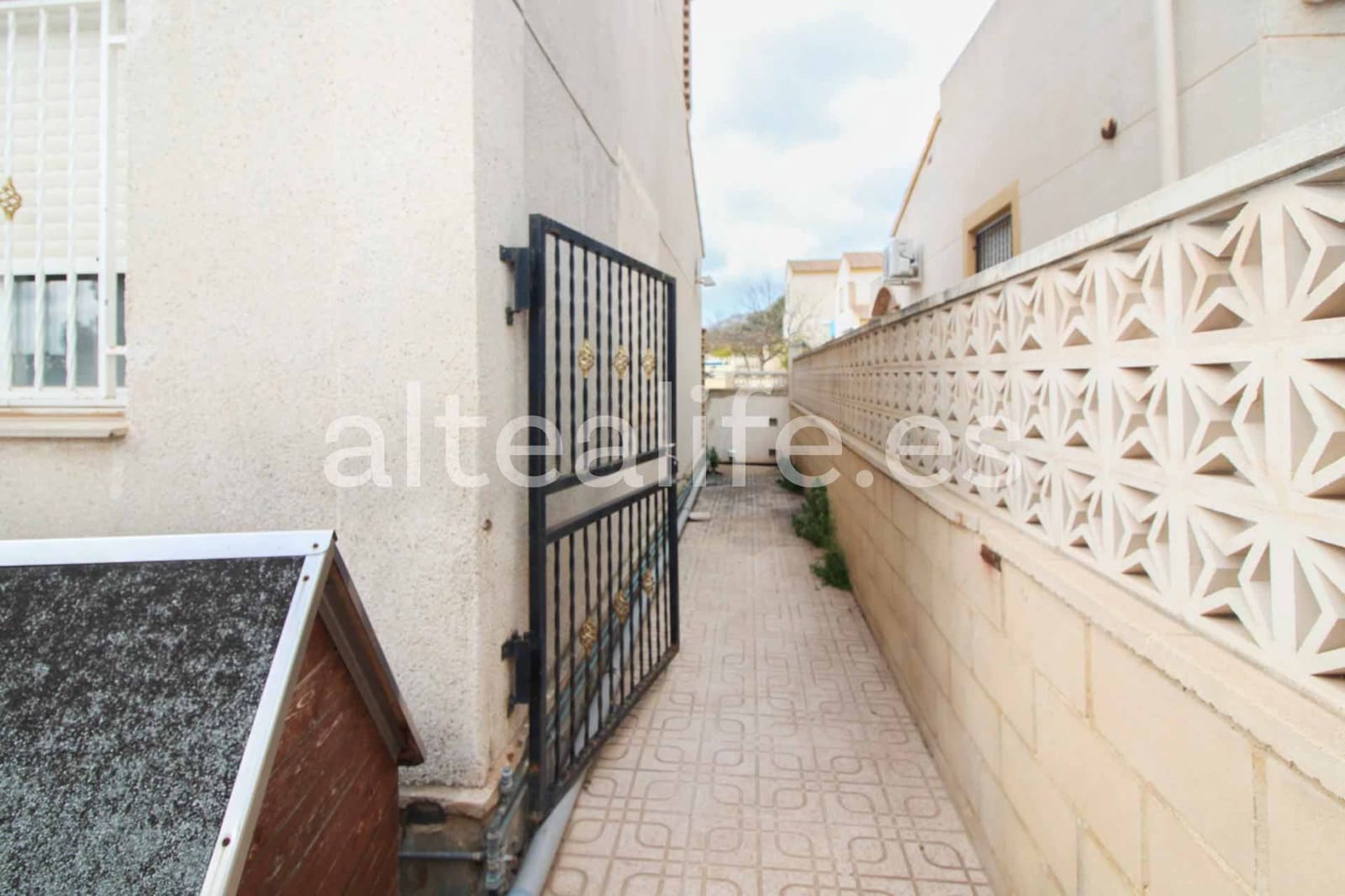 2 bedroom Villa for sale in Polop with pool garage - € 320,000 (Ref: 8937693)