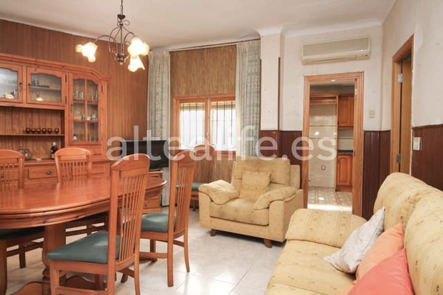 Casa de 4 habitaciones en Altea en venta - 240.000 € (Ref: 9112706)