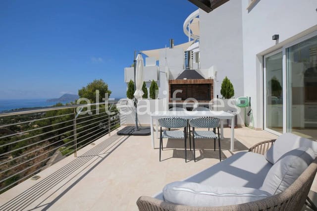 3 makuuhuone Omakotitalo myytävänä paikassa Alhama Springs, Altea mukana uima-altaan 
autotalli - 750 000 € (Ref: 9131334)