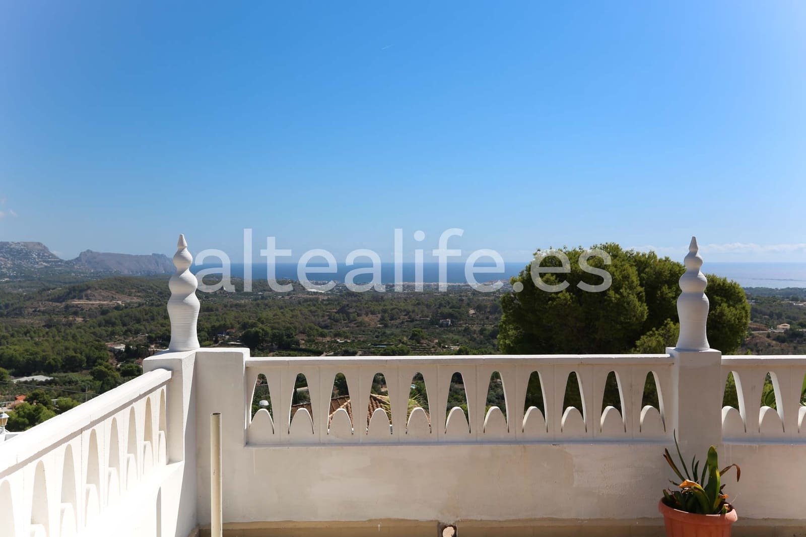 3 bedroom Villa for rent in La Nucia with pool garage - € 1,950 (Ref: 9294728)