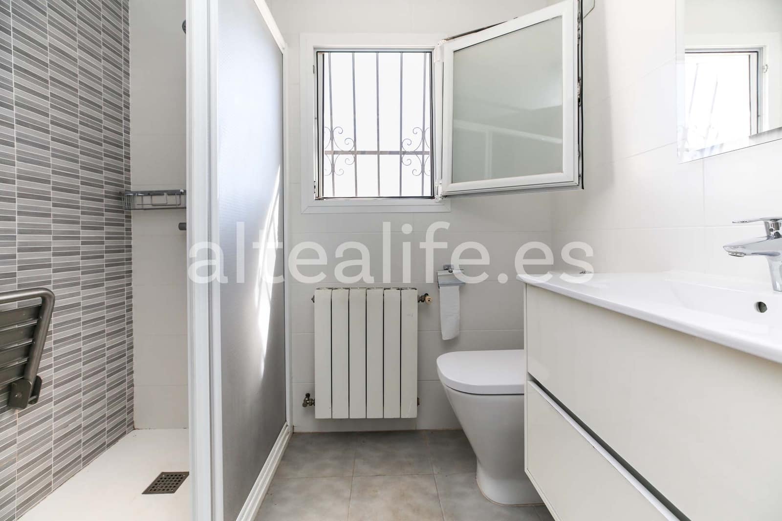 3 bedroom Villa for rent in La Nucia with pool garage - € 1,950 (Ref: 9294728)