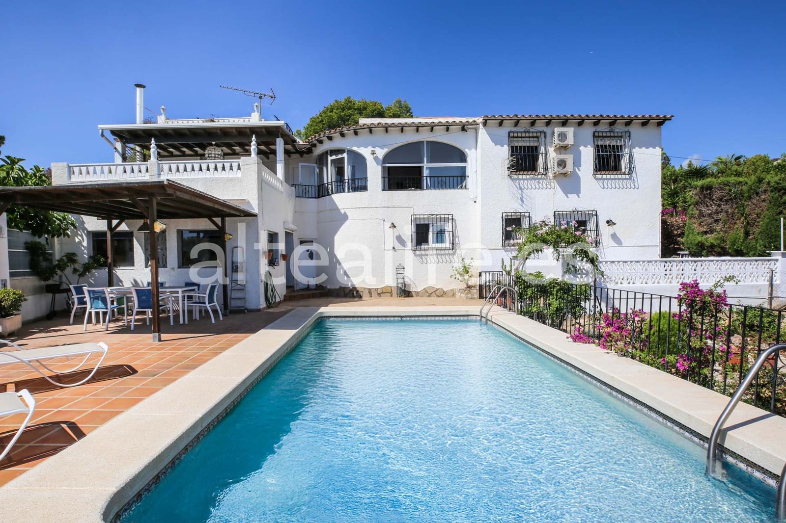 3 bedroom Villa for rent in La Nucia with pool garage - € 1,950 (Ref: 9294728)