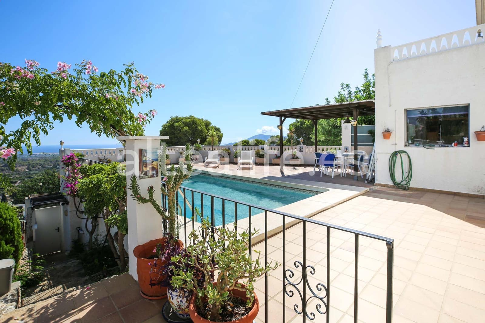 3 bedroom Villa for rent in La Nucia with pool garage - € 1,950 (Ref: 9294728)