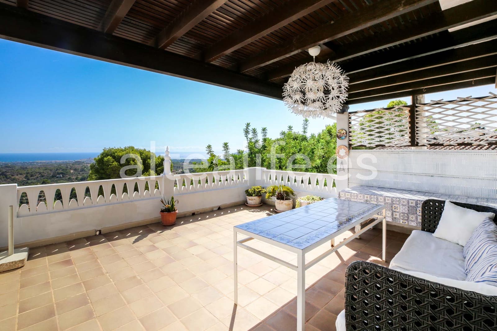 3 bedroom Villa for rent in La Nucia with pool garage - € 1,950 (Ref: 9294728)