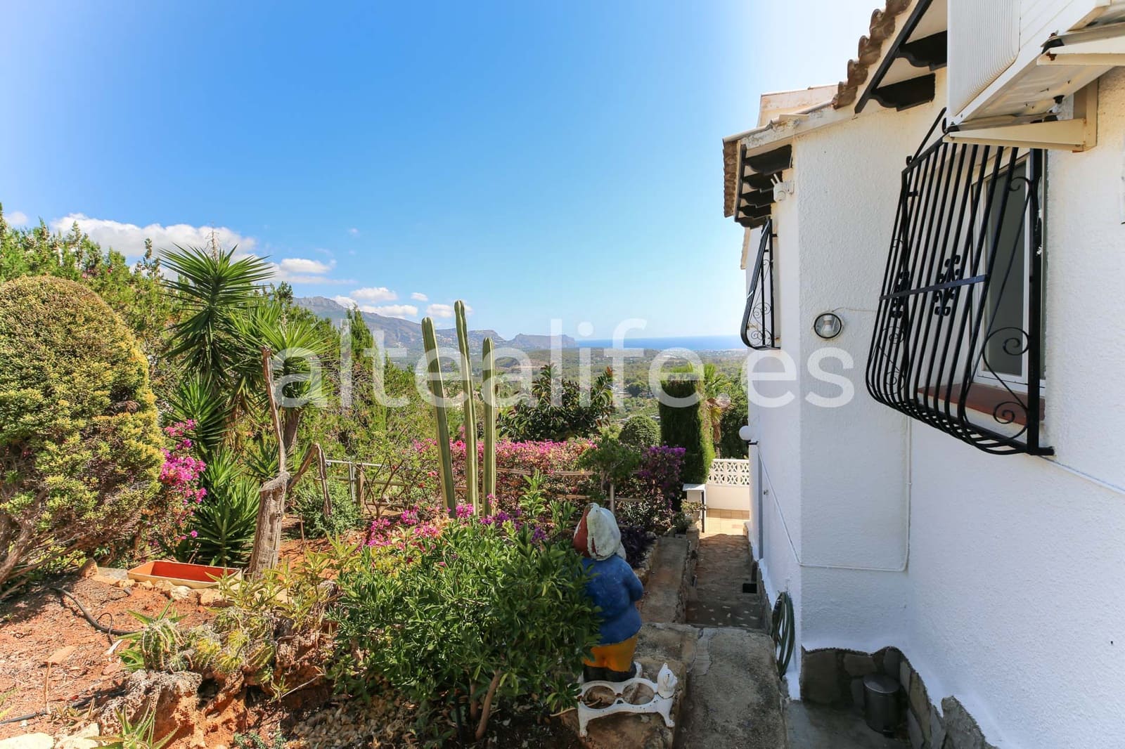 3 bedroom Villa for rent in La Nucia with pool garage - € 1,950 (Ref: 9294728)