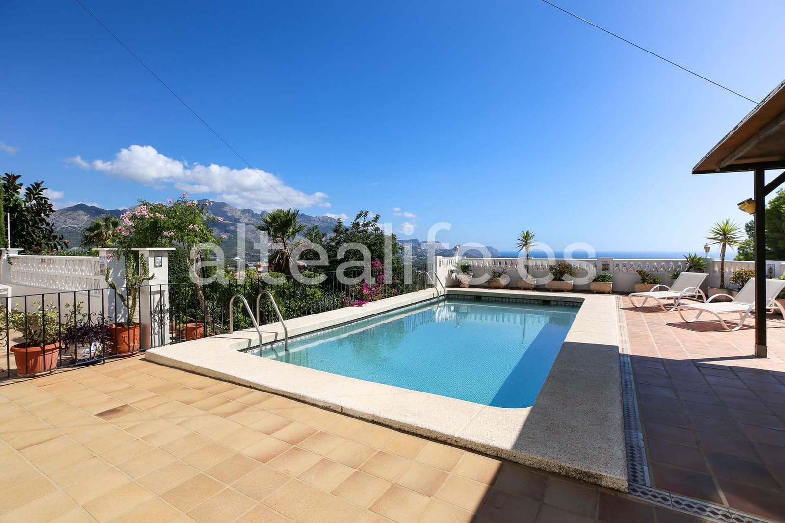 3 bedroom Villa for rent in La Nucia with pool garage - € 1,950 (Ref: 9294728)