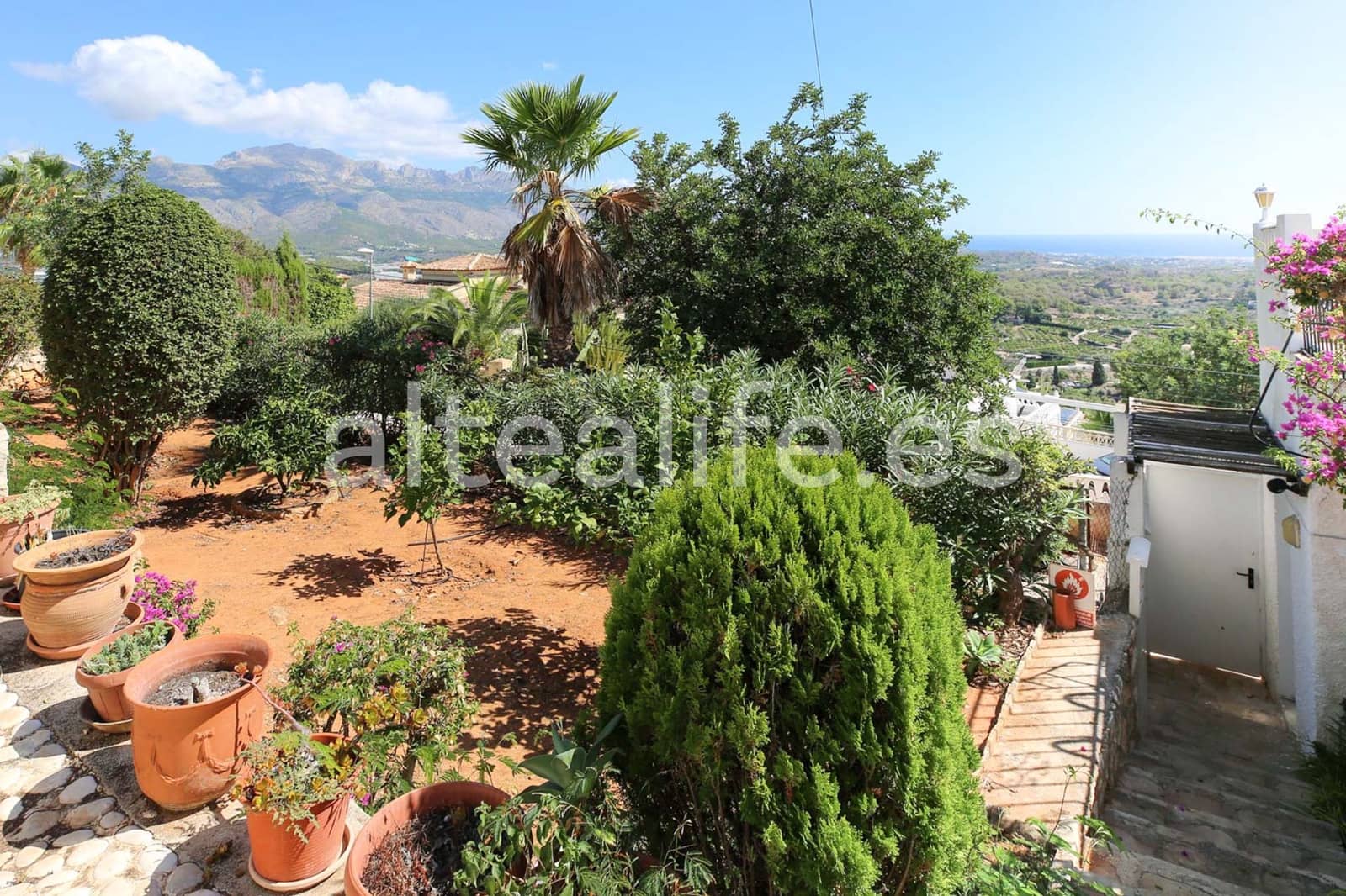 3 bedroom Villa for rent in La Nucia with pool garage - € 1,950 (Ref: 9294728)