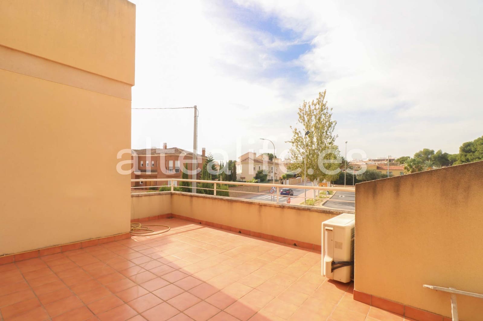 4 makuuhuone Paritalo myytävänä paikassa Alfaz del Pi / L'Alfas del Pi mukana uima-altaan 
autotalli - 550 000 € (Ref: 9396678)