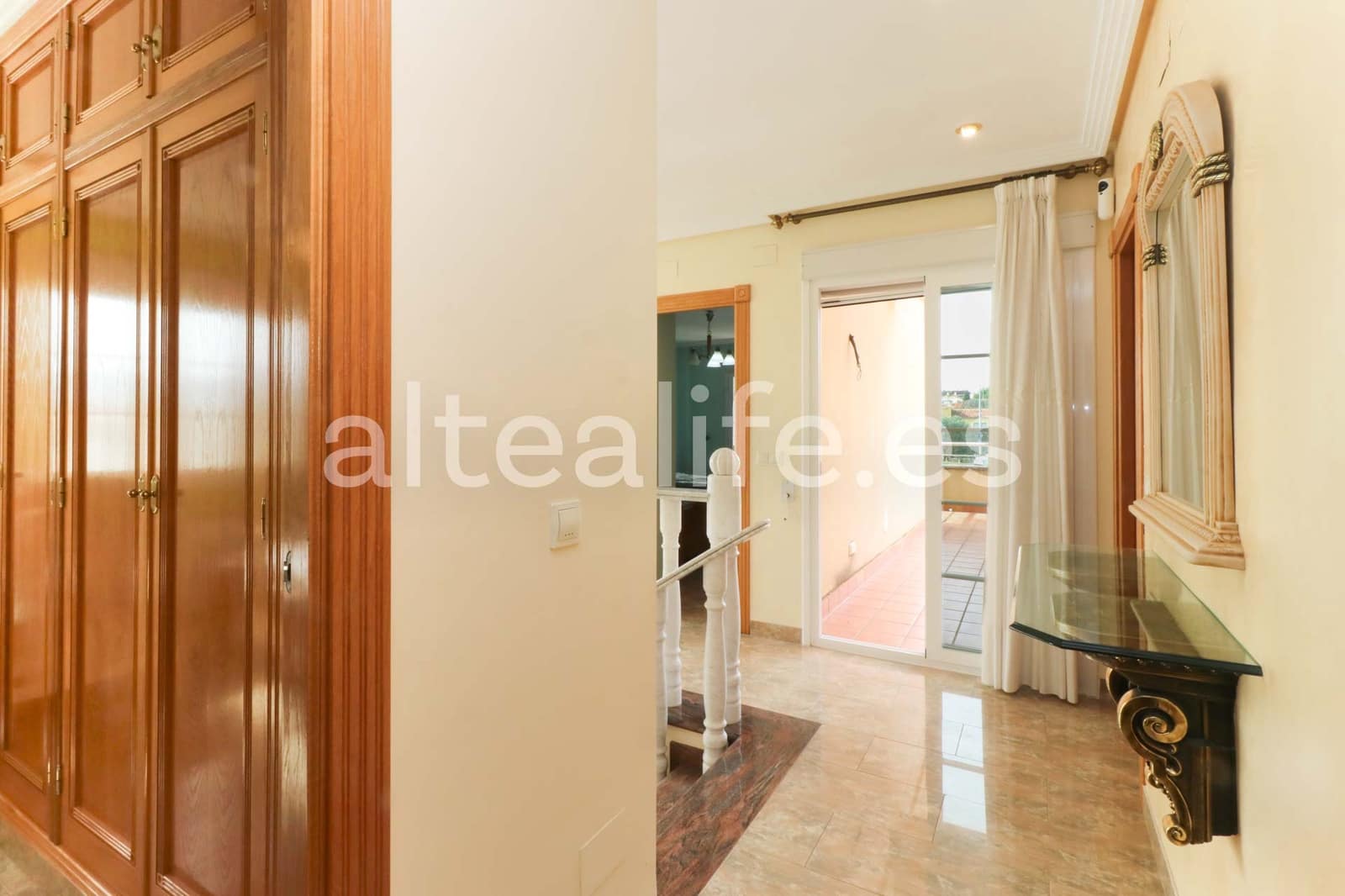 4 makuuhuone Paritalo myytävänä paikassa Alfaz del Pi / L'Alfas del Pi mukana uima-altaan 
autotalli - 550 000 € (Ref: 9396678)