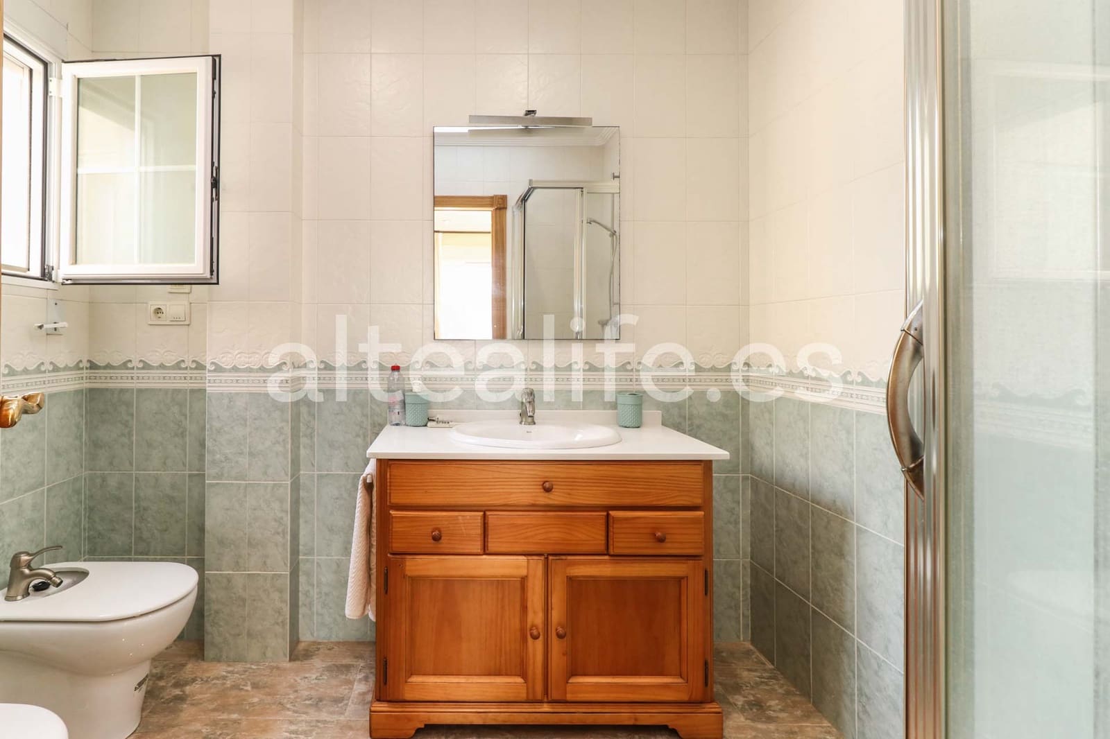 4 makuuhuone Paritalo myytävänä paikassa Alfaz del Pi / L'Alfas del Pi mukana uima-altaan 
autotalli - 550 000 € (Ref: 9396678)