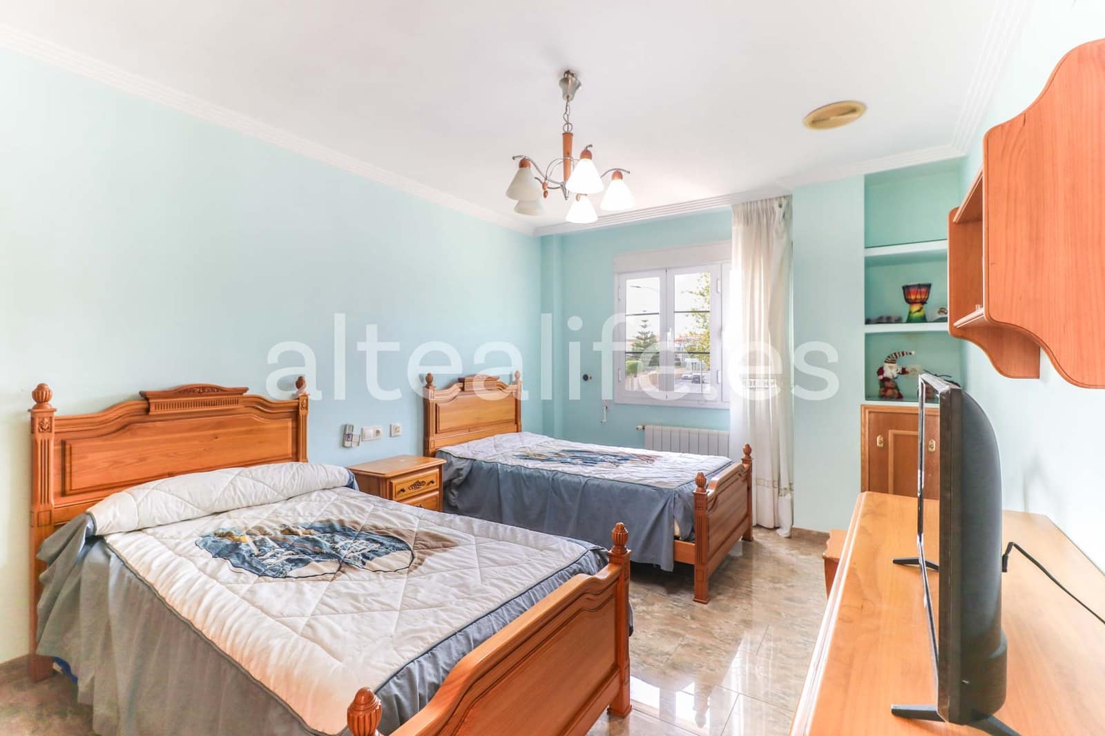 4 makuuhuone Paritalo myytävänä paikassa Alfaz del Pi / L'Alfas del Pi mukana uima-altaan 
autotalli - 550 000 € (Ref: 9396678)