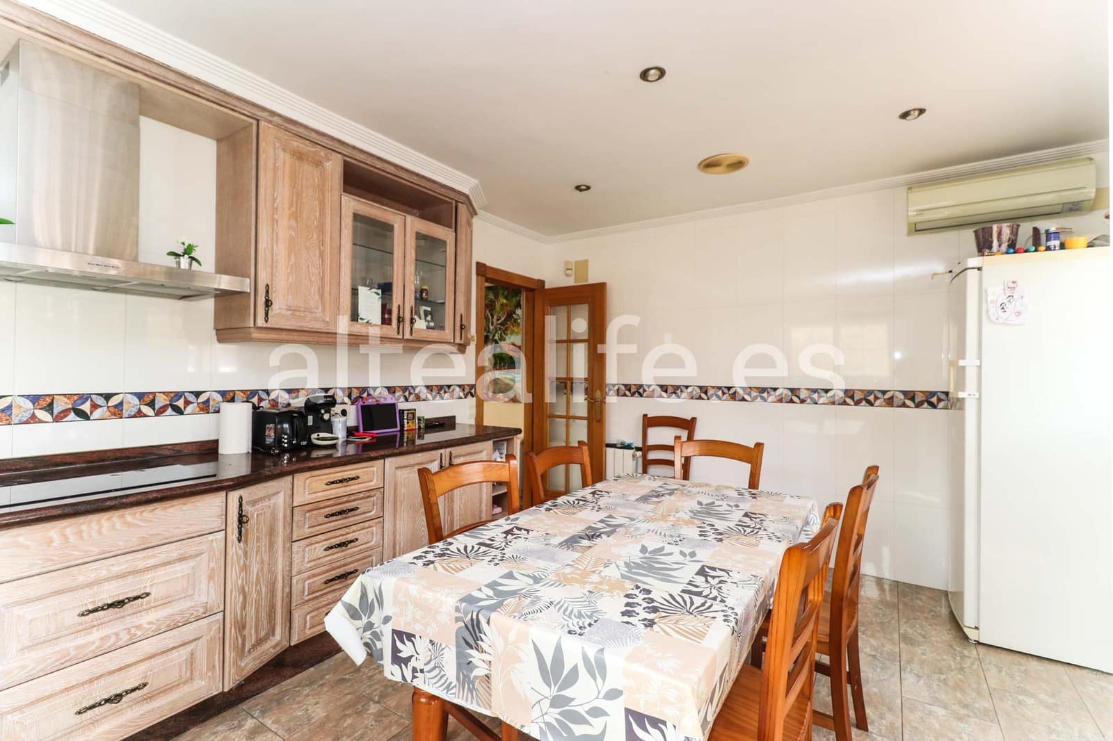 4 makuuhuone Paritalo myytävänä paikassa Alfaz del Pi / L'Alfas del Pi mukana uima-altaan 
autotalli - 550 000 € (Ref: 9396678)