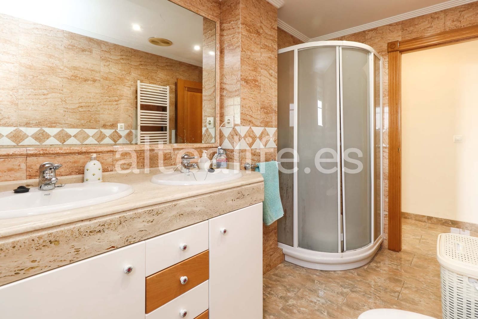 4 makuuhuone Paritalo myytävänä paikassa Alfaz del Pi / L'Alfas del Pi mukana uima-altaan 
autotalli - 550 000 € (Ref: 9396678)