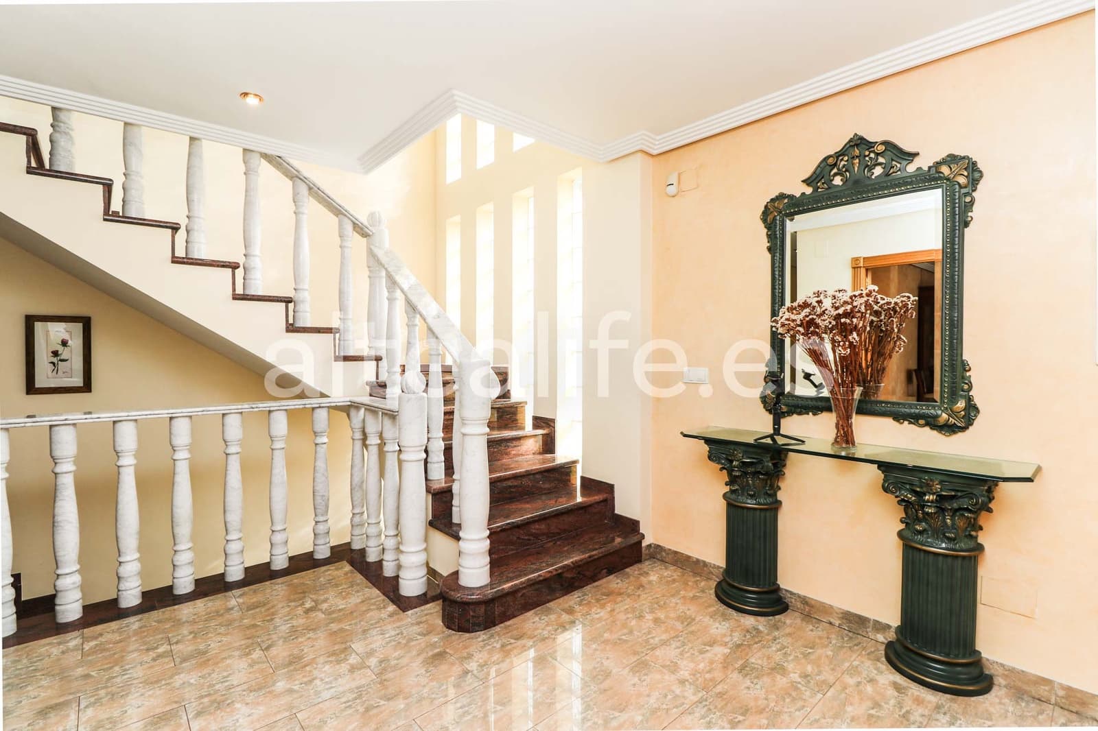 4 makuuhuone Paritalo myytävänä paikassa Alfaz del Pi / L'Alfas del Pi mukana uima-altaan 
autotalli - 550 000 € (Ref: 9396678)