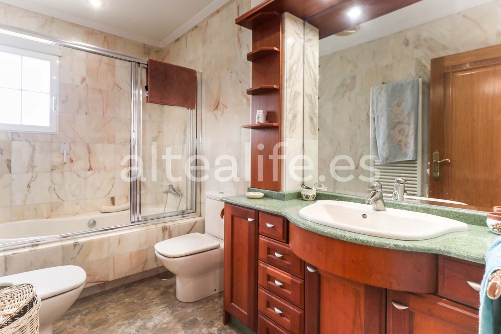 4 makuuhuone Paritalo myytävänä paikassa Alfaz del Pi / L'Alfas del Pi mukana uima-altaan 
autotalli - 550 000 € (Ref: 9396678)