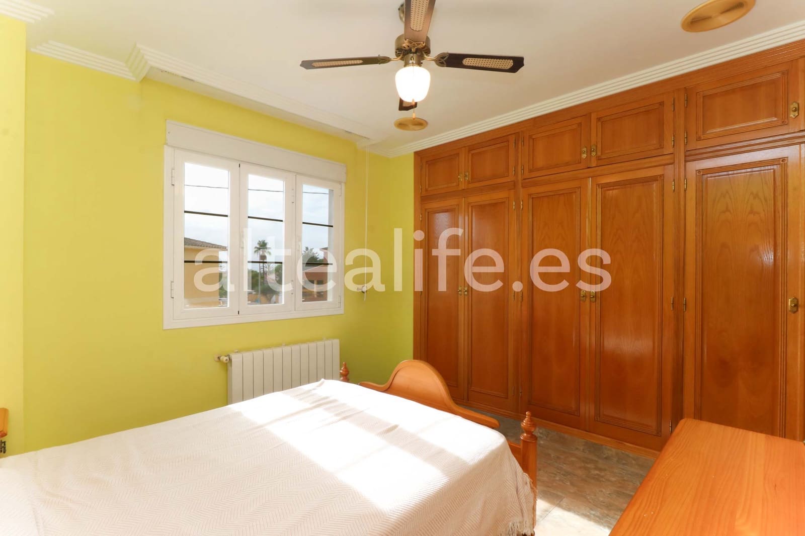 4 makuuhuone Paritalo myytävänä paikassa Alfaz del Pi / L'Alfas del Pi mukana uima-altaan 
autotalli - 550 000 € (Ref: 9396678)