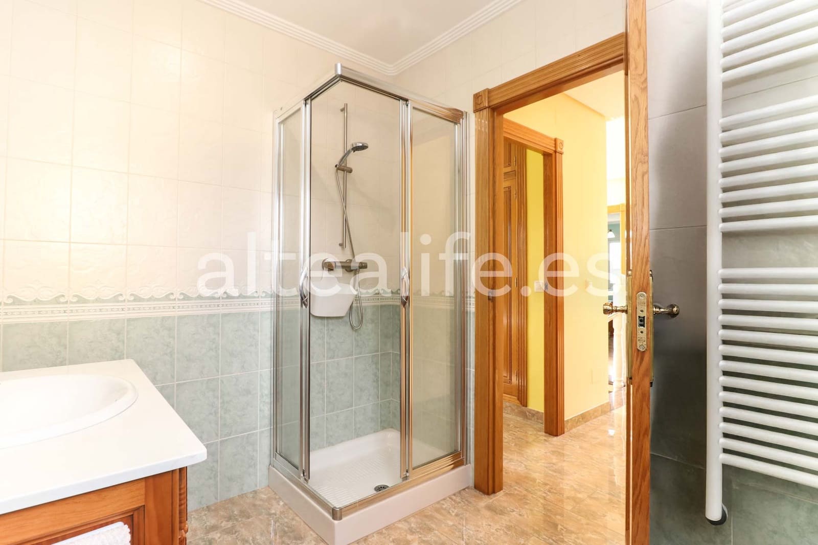 4 makuuhuone Paritalo myytävänä paikassa Alfaz del Pi / L'Alfas del Pi mukana uima-altaan 
autotalli - 550 000 € (Ref: 9396678)