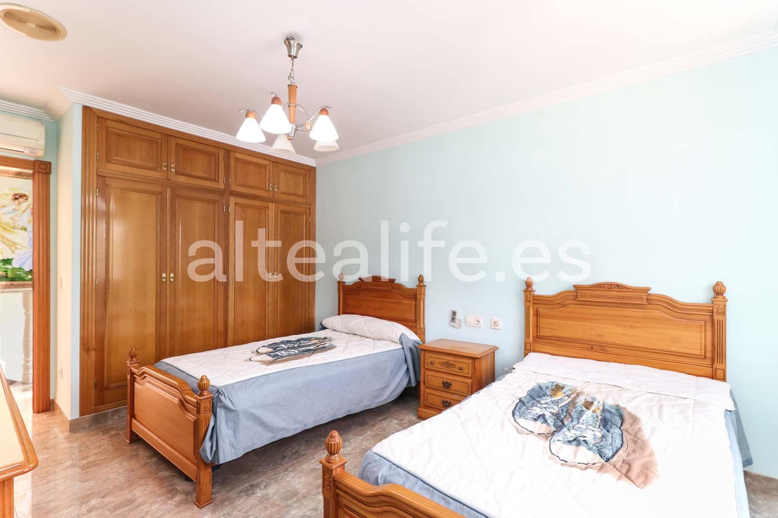 4 makuuhuone Paritalo myytävänä paikassa Alfaz del Pi / L'Alfas del Pi mukana uima-altaan 
autotalli - 550 000 € (Ref: 9396678)