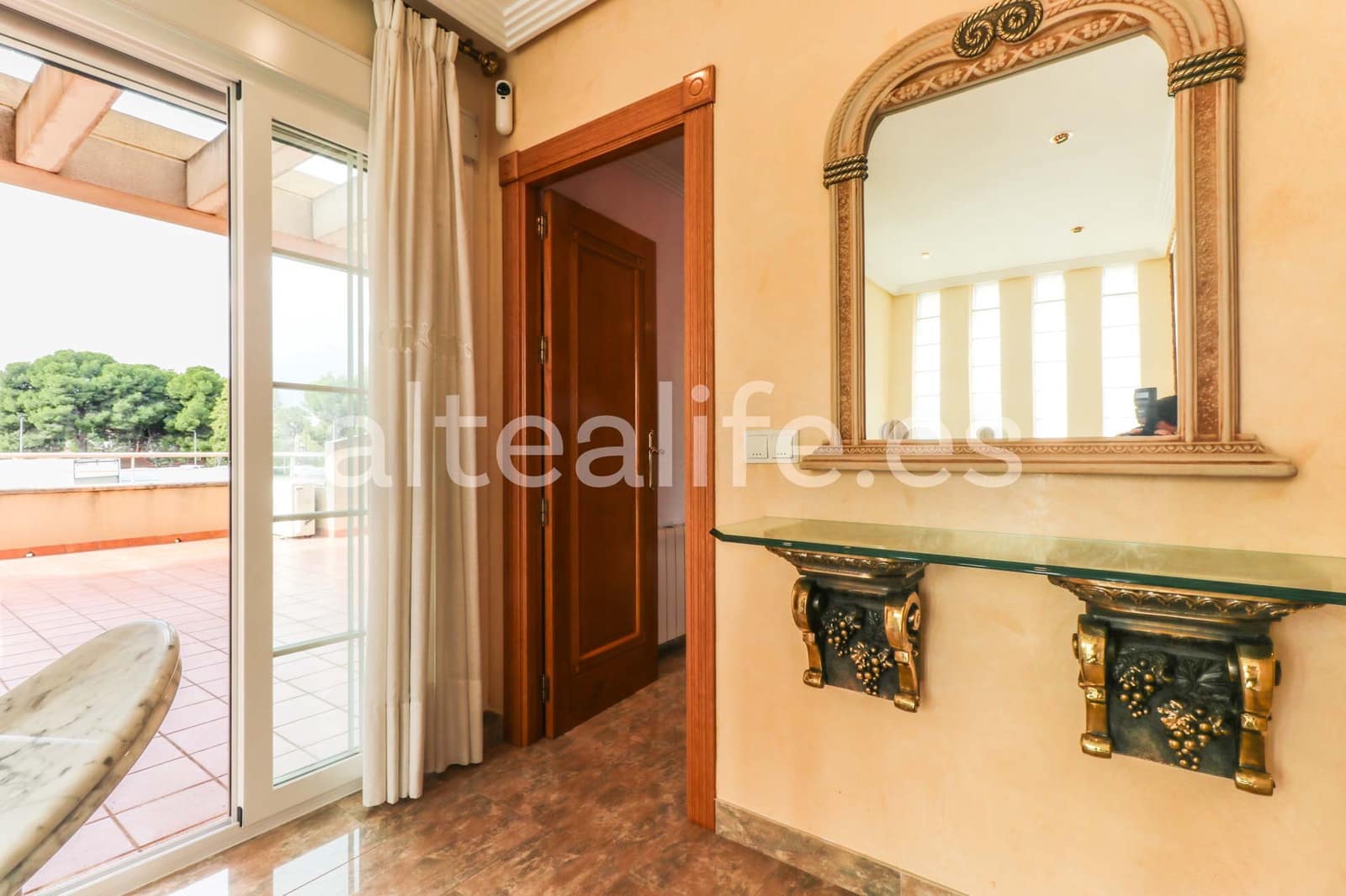 4 makuuhuone Paritalo myytävänä paikassa Alfaz del Pi / L'Alfas del Pi mukana uima-altaan 
autotalli - 550 000 € (Ref: 9396678)