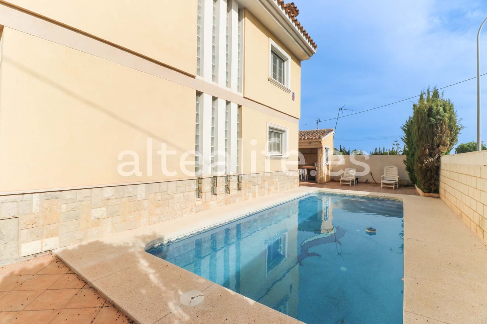 4 makuuhuone Paritalo myytävänä paikassa Alfaz del Pi / L'Alfas del Pi mukana uima-altaan 
autotalli - 550 000 € (Ref: 9396678)