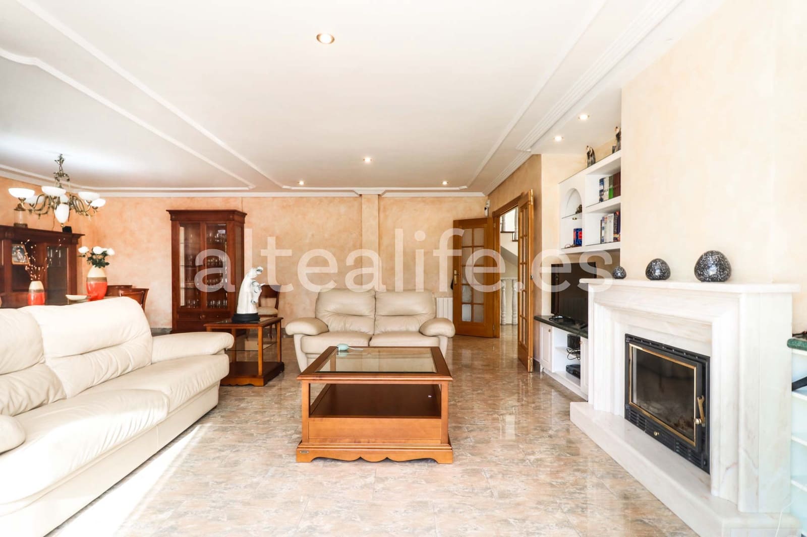 4 makuuhuone Paritalo myytävänä paikassa Alfaz del Pi / L'Alfas del Pi mukana uima-altaan 
autotalli - 550 000 € (Ref: 9396678)