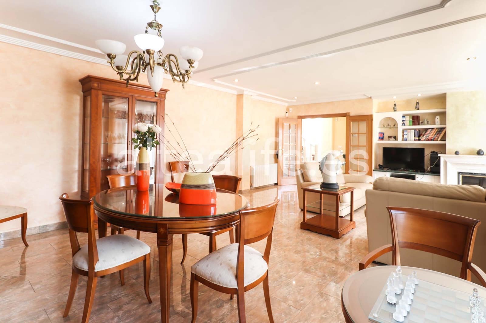 4 makuuhuone Paritalo myytävänä paikassa Alfaz del Pi / L'Alfas del Pi mukana uima-altaan 
autotalli - 550 000 € (Ref: 9396678)