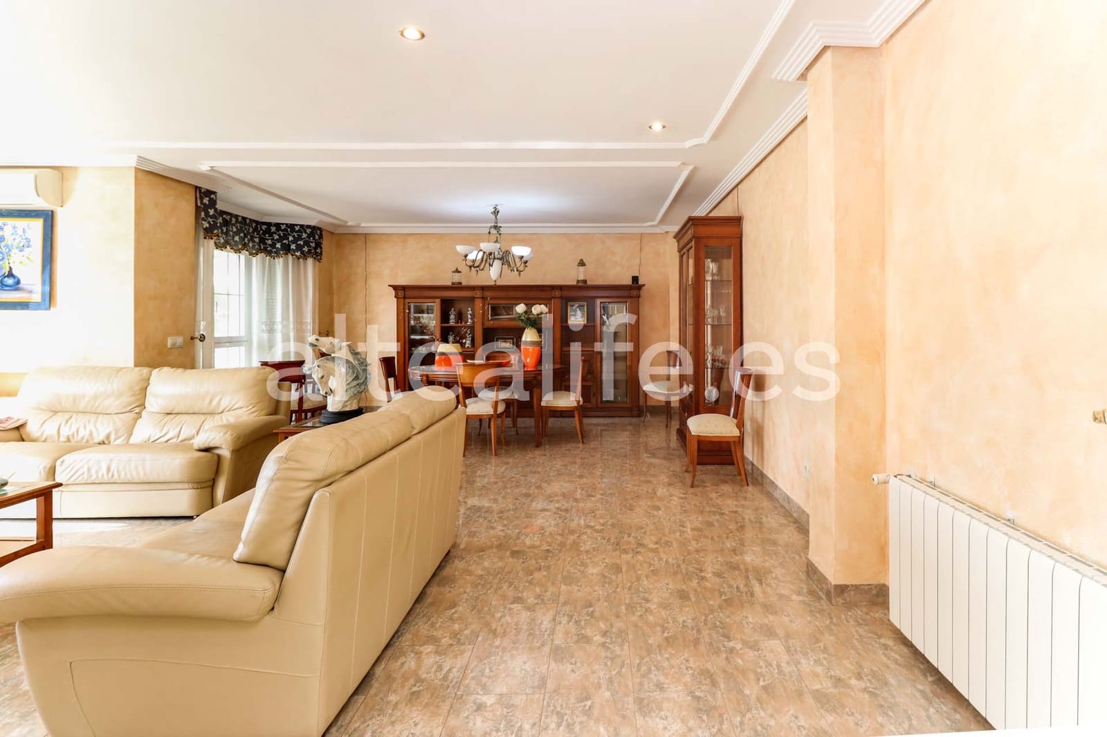 4 makuuhuone Paritalo myytävänä paikassa Alfaz del Pi / L'Alfas del Pi mukana uima-altaan 
autotalli - 550 000 € (Ref: 9396678)