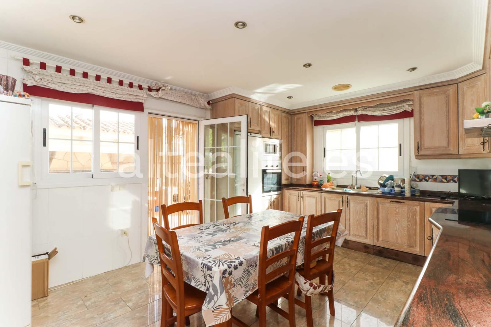 4 makuuhuone Paritalo myytävänä paikassa Alfaz del Pi / L'Alfas del Pi mukana uima-altaan 
autotalli - 550 000 € (Ref: 9396678)