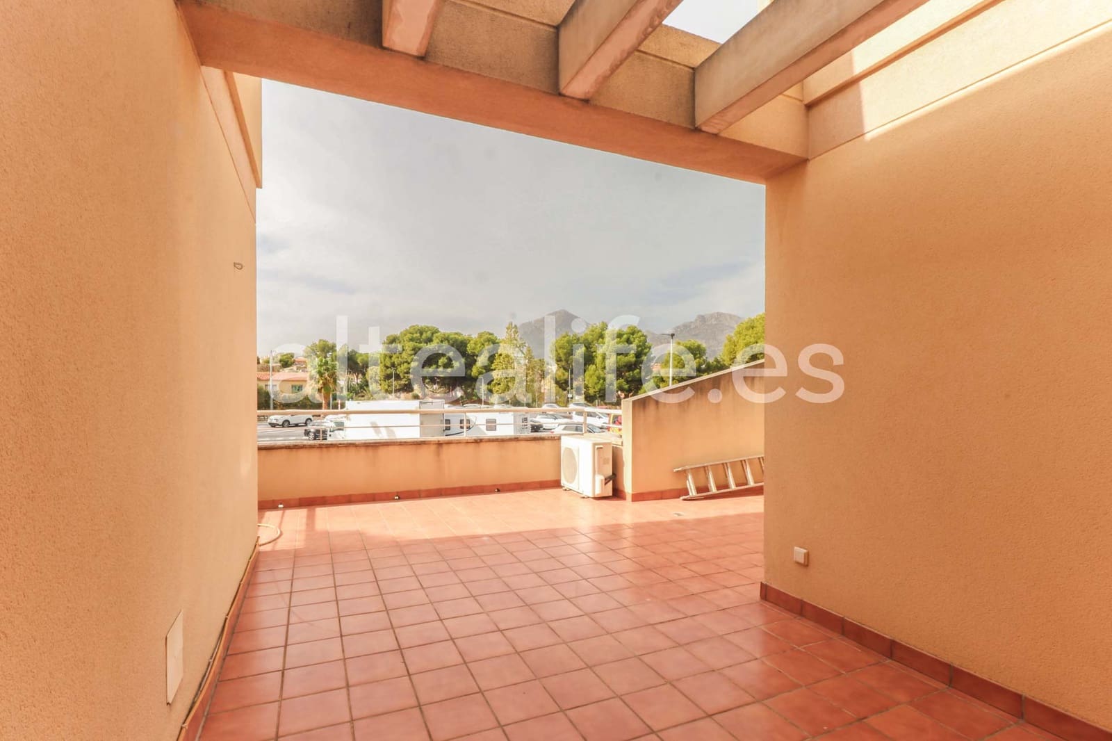 4 makuuhuone Paritalo myytävänä paikassa Alfaz del Pi / L'Alfas del Pi mukana uima-altaan 
autotalli - 550 000 € (Ref: 9396678)