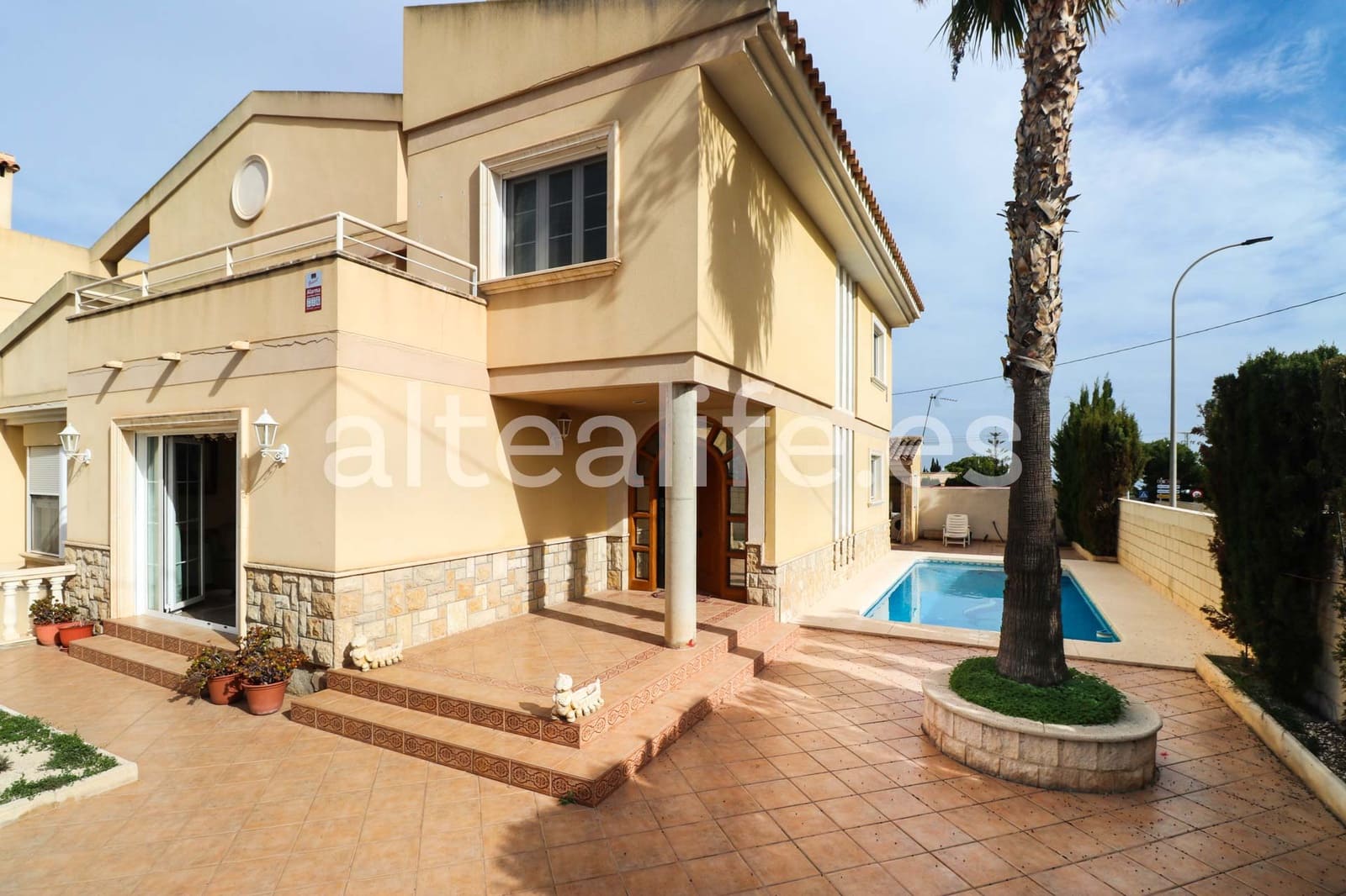 4 makuuhuone Paritalo myytävänä paikassa Alfaz del Pi / L'Alfas del Pi mukana uima-altaan 
autotalli - 550 000 € (Ref: 9396678)