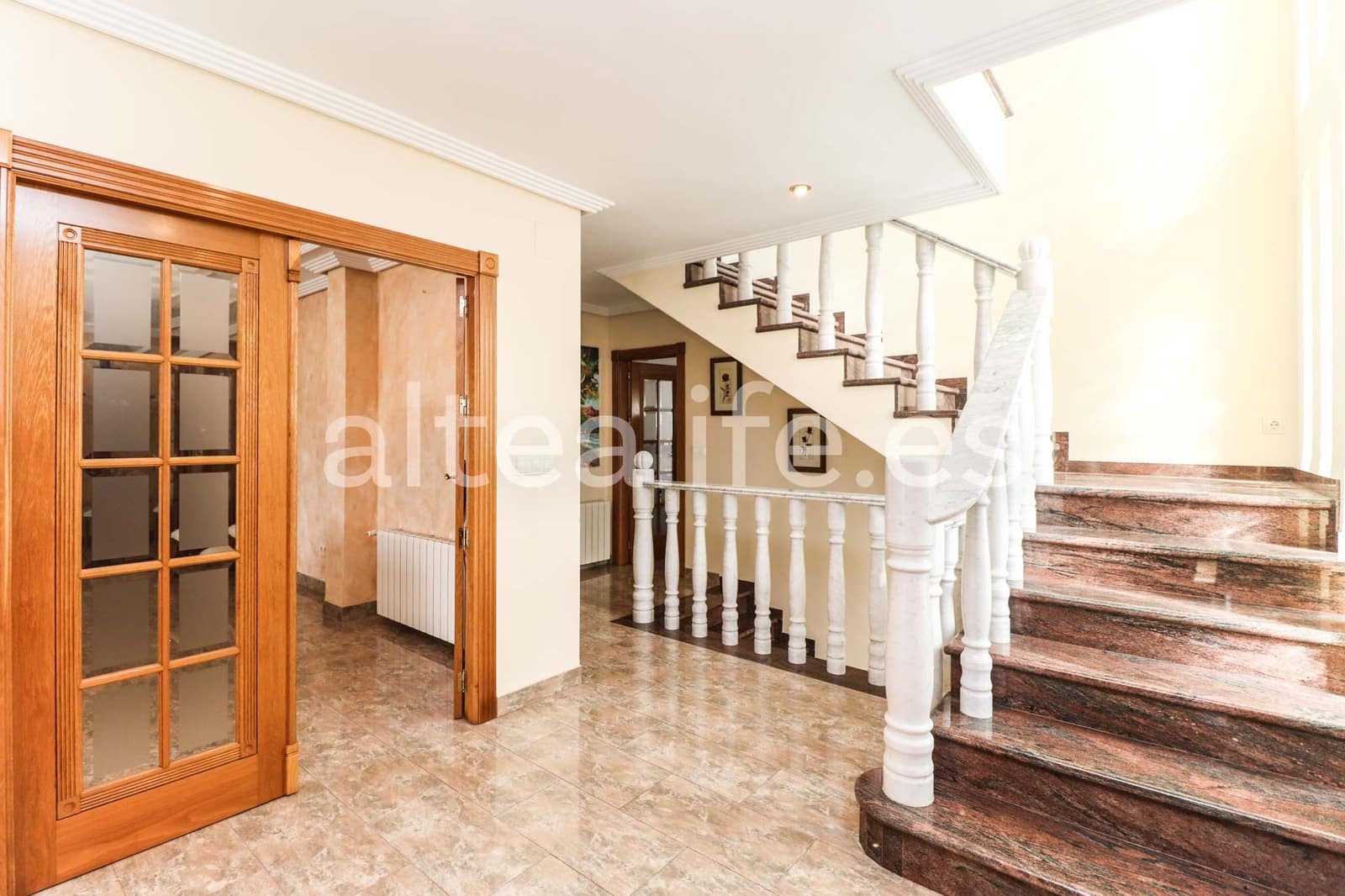 4 makuuhuone Paritalo myytävänä paikassa Alfaz del Pi / L'Alfas del Pi mukana uima-altaan 
autotalli - 550 000 € (Ref: 9396678)