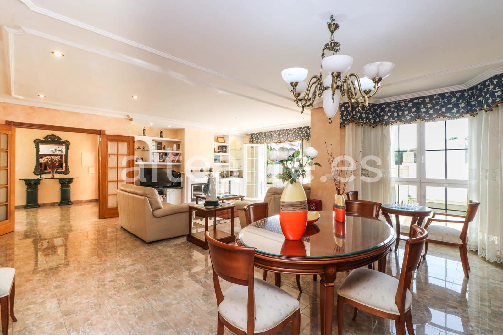 4 makuuhuone Paritalo myytävänä paikassa Alfaz del Pi / L'Alfas del Pi mukana uima-altaan 
autotalli - 550 000 € (Ref: 9396678)